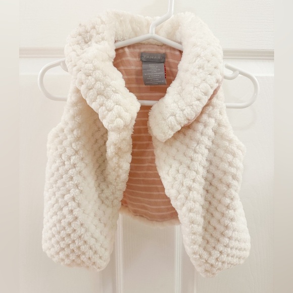 Tahari Baby Girl Plush Fuzzy Collared Vest White sz 6-9 Months - Picture 1 of 4